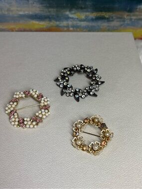 Vintage Wreath Brooch Set – 3 Pieces ✨🌿